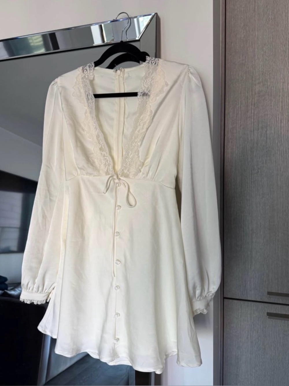 Elegant Cream Lace-Trim Button-Front mini dress